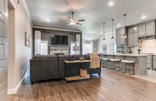 Moore House | Exquisite Escape in Moore!