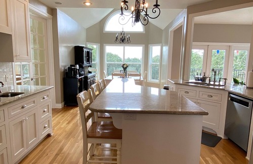 Albany House | Exquisite Estate on 10 acres in North Albany. 15 minutes to OSU.