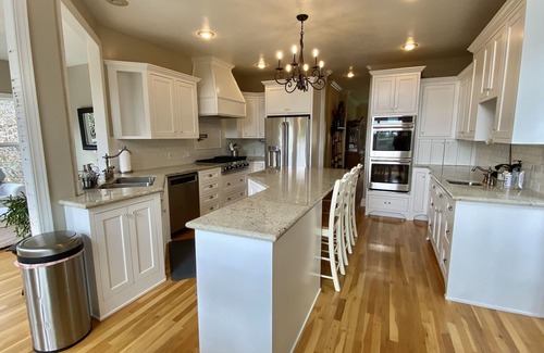 Albany House | Exquisite Estate on 10 acres in North Albany. 15 minutes to OSU.