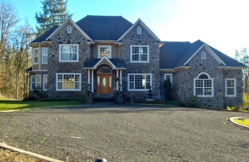 Albany House | Exquisite Estate on 10 acres in North Albany. 15 minutes to OSU.