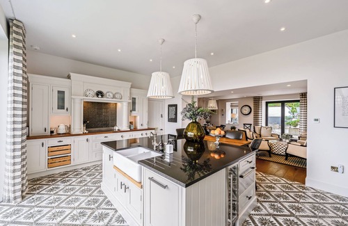 Glasgow Other | Exquisite Farmhouse Near Glasgow with Views