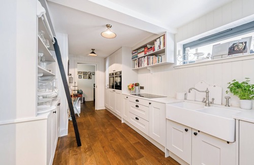 Glasgow Other | Exquisite Farmhouse Near Glasgow with Views