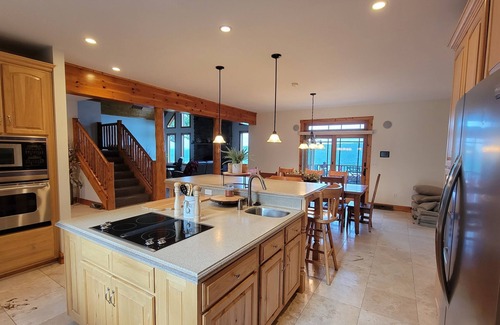 James Creek House | Exquisite home overlooking Lake Raystown Resort and minutes to the water !