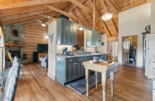 Rogers Ski Chalet | Exquisite, luxurious, stunning view, private, authentic log cabin