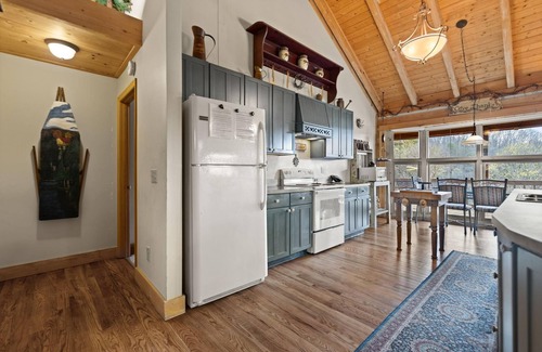 Rogers Ski Chalet | Exquisite, luxurious, stunning view, private, authentic log cabin