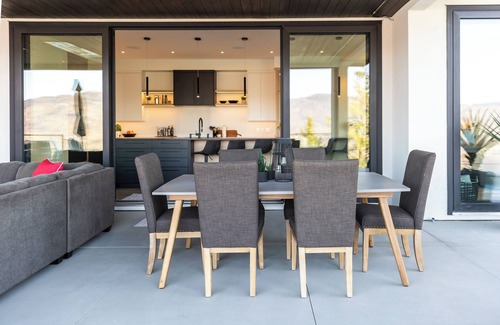 Wilden House | Exquisite Luxury Estate Above Okanagan Lake with Panoramic Sunset views!