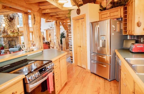 Red Lodge House | Exquisite Mountain Cabin with Breathtaking Views In All Directions