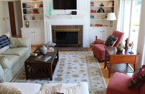 North House | Exquisite Riverfront Living! Newly renovated; convenient to historic sites.