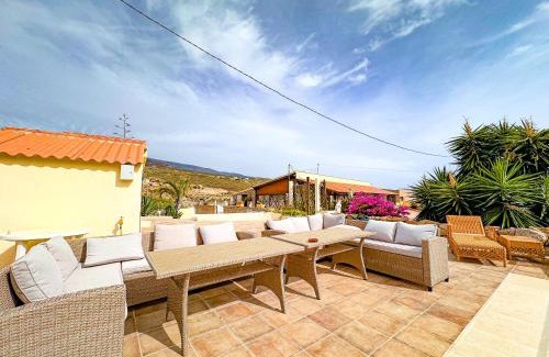 Arico Viejo Ski Chalet | Exquisite rural house with garden, pool and sea views