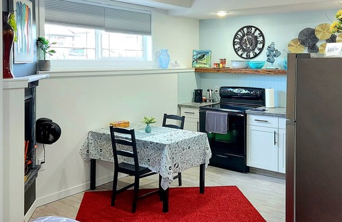 Grande Prairie Apartment | Exquisite Studio Suite Renovation - Fully Equipped for Your Comfort! ✨