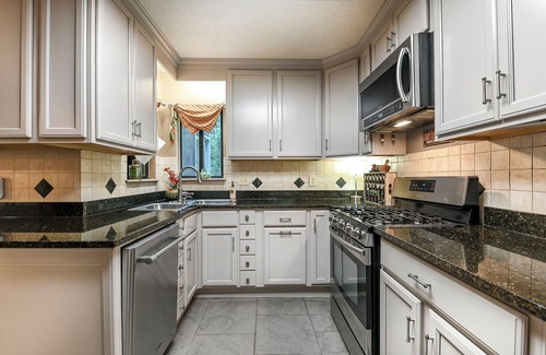 Summerville Historic District House | Exquisite Summerville Retreat-Walk to Downtown, Festivals & Southern Hospitality