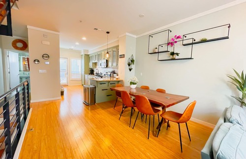 Prescott House | Exquisite Trilevel Condo w/2 Master Suites + Patio
