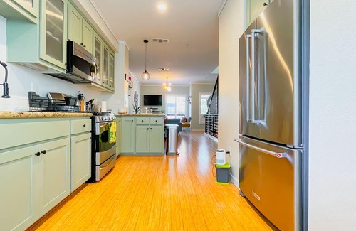 Prescott House | Exquisite Trilevel Condo w/2 Master Suites + Patio