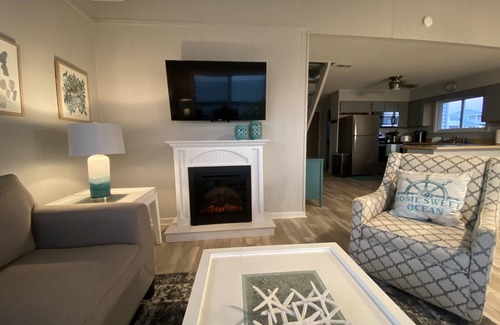 Long Beach House | Exquisite Views! It “Shore is Beautiful" here! 5 Bed/2 Bath Ocean Front Home.