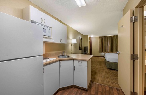 Champaign Hotel | Extended Stay America Suites Champaign Urbana