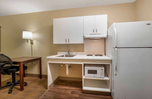 Champaign Hotel | Extended Stay America Suites Champaign Urbana