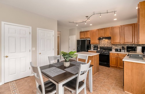 Fox Valley House | Extended Stay- Aurora FHS Rental - Shiloh