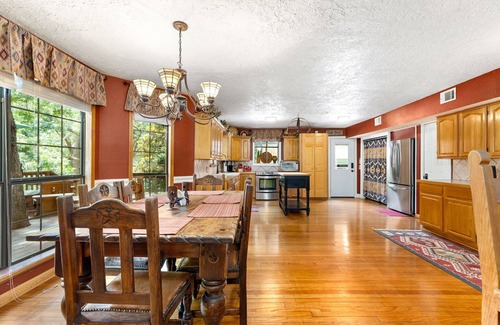 New Braunfels House | Extended Stay Discounts - Luxury Guadalupe Riverfront Home!