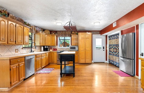 New Braunfels House | Extended Stay Discounts - Luxury Guadalupe Riverfront Home!