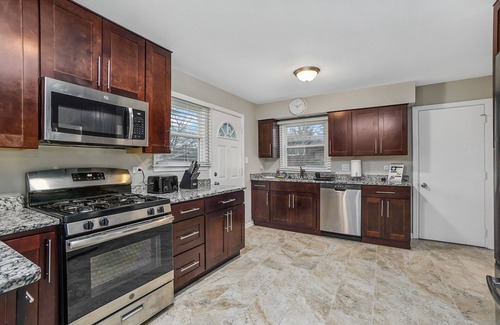 Flossmoor House | Extended Stay Flossmoor FHS Rental