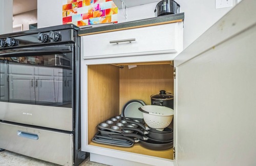 Peoria House | Extended Stay Gem - 2BR/1Bath Peoria Home w/King + Queen Beds Close to OSF