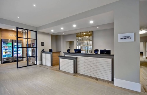 Florida Central Atlantic Coast House | Extended Stay in Orlando! Minutes to Disney! Onsite Parking, Pool, FREE Shutlle!