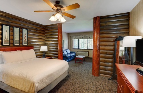 Columbia Hotel | Extended Stay Queen w/Kitchen & Balcony! Stoney Creek | 2 Units