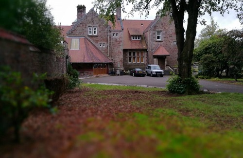 Dumbarton House | Extensive 7 bed Historical Mansion. 2 acres of garden, overlooking River Clyde