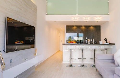 Playa del Aguila Apartment | Extra luxury beachfront apartment with 2 bedrooms