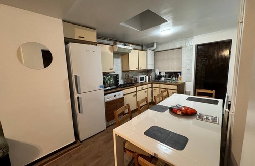 Larkhall Apartment | Extra Large Double Room with Shared Bathroom