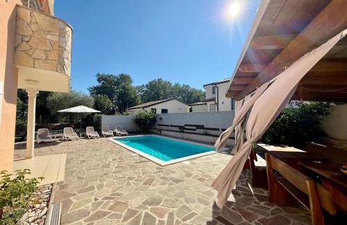 Kaldanija Apartment | EXTRAORDINARY Amna Home with 4 bedroom and pool!