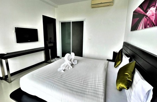 Kathu Apartment | Eye-Opening 1 Br Seaview Suite w/high speed wifi