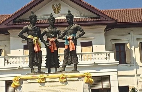 Old City Villa | eye popping old city 2 bedroom duplex at walking street