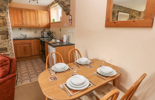 Simpson Cross Cottage | EYNONS COTTAGE, pet friendly, character holiday cottage in Roch