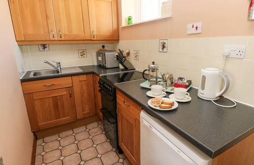 Simpson Cross Cottage | EYNONS COTTAGE, pet friendly, character holiday cottage in Roch