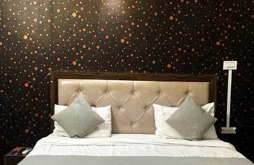 Taj Ganj Hotel | EZ Stayz By Vilaasitaa