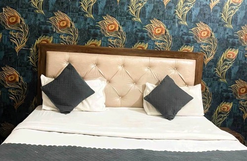 Taj Ganj Hotel | EZ Stayz By Vilaasitaa