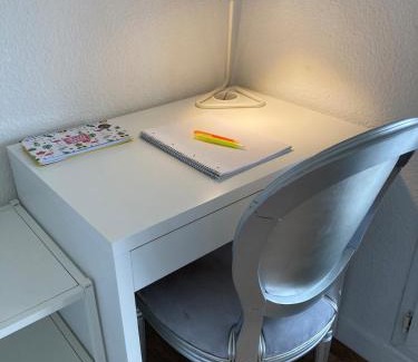 Sablon - Trudaine Apartment | F1 avec vue dégagée, 6 m2 terrasse, Wi-Fi
