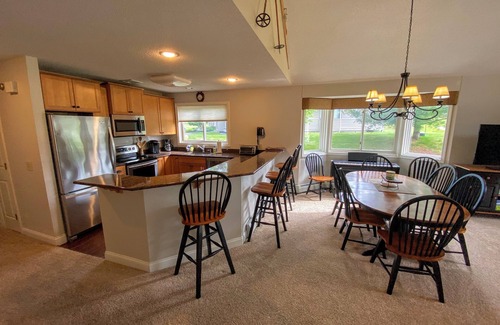 Bretton Woods House | F23 Awesome on golf course in Bretton Woods with Mountain Views, Roku, AC and Piano! Dog Friendly