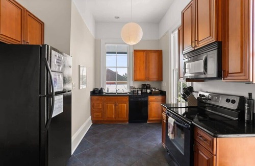 Faubourg Marigny Apartment | Fab Marigny | 2BD Flat | Close to French Quarter