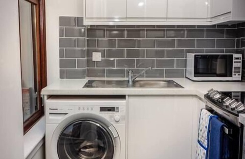 Shawlands Apartment | Fab studio apt in Southside, close to shops,cafes & bars