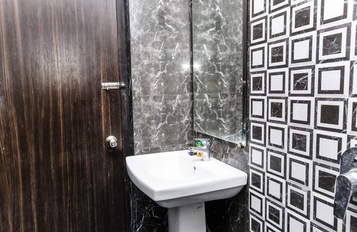 Kolkata Hotel | FabHotel De Sivalika
