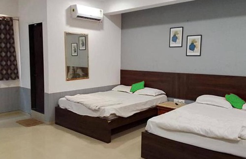 Udhna Hotel | Fabhotel Infinity Rooms & Banquet