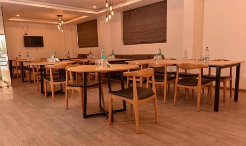 Punjabibagh Hotel | FabHotel La Serene Punjabi Bagh