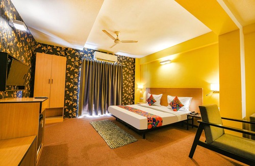 Gurugram Hotel | Fabhotel Old Maple Leaf