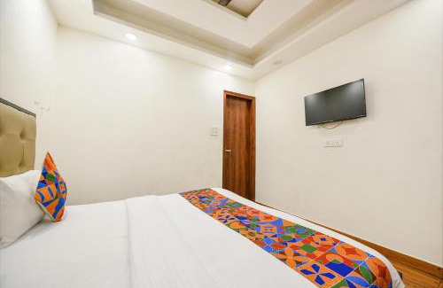 Delhi Hotel | FabHotel Santosh Residency