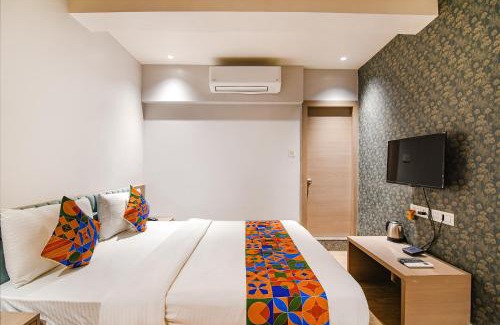 Kolkata Hotel | FabHotel Sivalika Inn - Howrah