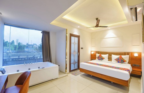 Delhi Hotel | Fabhotel The Aura