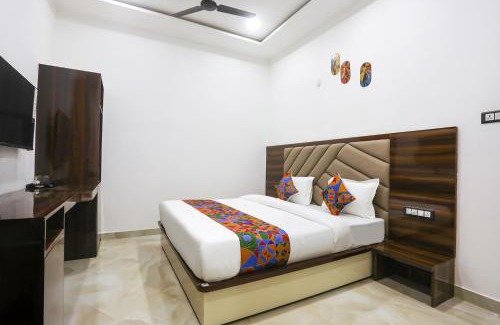 Kakarmatha Hotel | FabHotel Varanasi Suites