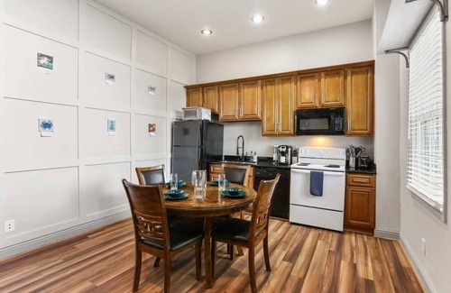 Saint Thomas Development Apartment | Fabulous 2 Bed a block off of Magazine Street!